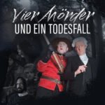 Zwei Männer in historischen Kostümen, einer mit einem Gewehr, der andere in einer Robe, vor einem dunklen Hintergrund.